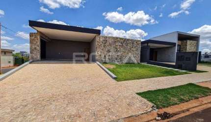 Casa térrea em Condomínio Fechado Locação e á venda com 3 suítes no Residencial Alto do Castelo I em Ribeirão Preto.