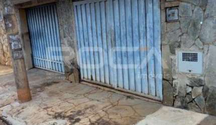 Casa térrea à venda com 2 dormitórios no bairro Campos Elísios em Ribeirão Preto.