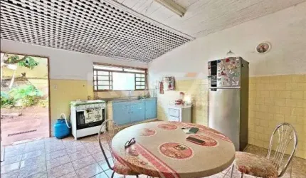 Casa à venda com 3 dormitórios no bairro Jardim Paulista, em Ribeirão Preto.