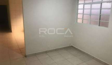 Casa térrea com 2 dormitórios no bairro Jd Irajá em Ribeirão Preto.