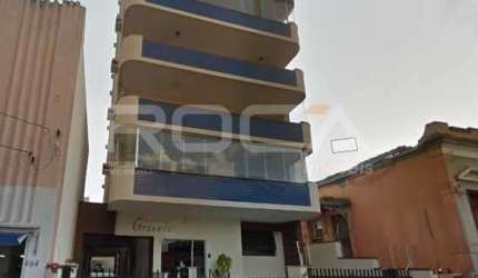 Apartamento à venda com 2 quartos no Centro de Ribeirão Preto.
