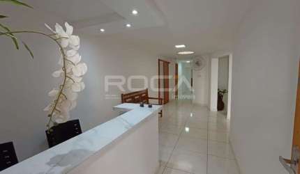 Casa comercial à venda e locação com 15 salas no Bairro Alto da Boa Vista, em Ribeirão Preto.