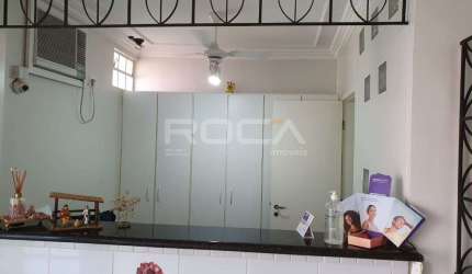Ponto comercial para venda e locação com 5 salas no Centro de Ribeirão Preto.