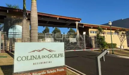 Casa sobrado à venda com 3 quartos sendo 3 suítes no Condomínio Colina do Golf, em Ribeirão Preto.