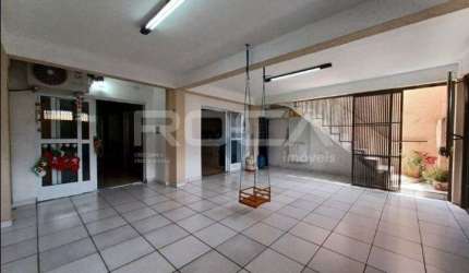 Casa à venda com 3 quartos no bairro Jardim Presidente Médici, em Ribeirão Preto.