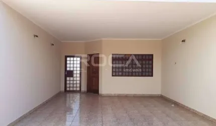 Casa à venda com 3 quartos no bairro Monte Alegre, em Ribeirão Preto.