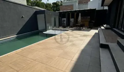 Casa para alugar na Barra da Tijuca com 5 suítes e 420 metros de área construída