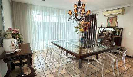 Venda - Casa de 4 Níveis em Condomínio Parque Residências, Adrianópolis