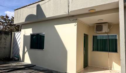 Casa a Venda com Corredor Lateral e Energia Solar!