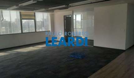 Sala comercial para alugar na Rua Capitão Antônio Rosa, 376, Pinheiros, São Paulo por R$ 18.000