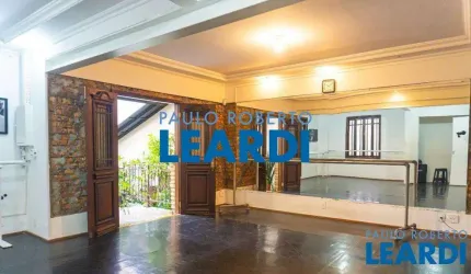 Casa à venda na Rua Pedro Taques, 124, Consolação, São Paulo por R$ 2.800.000