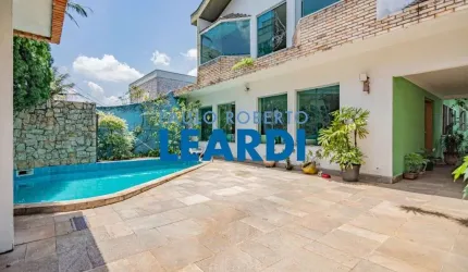 Casa à venda na Rua Belmonte, 217, Alto da Lapa, São Paulo por R$ 2.100.000