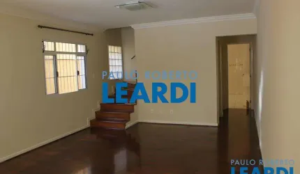 Casa à venda na Rua Mariano Procópio, 477, Cambuci, São Paulo por R$ 1.050.000