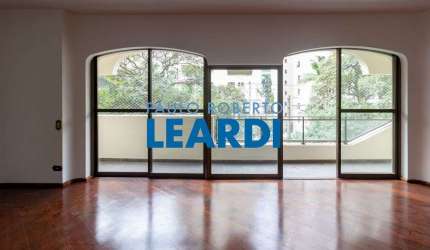 Apartamento à venda na Avenida Aratãs, 614, Moema, São Paulo por R$ 1.700.000