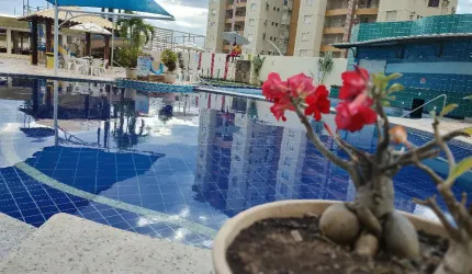 Apartamento mobiliado com sacada e piscinas termais na região turística de Caldas Novas
