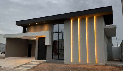 Belíssima casa recém construída no condomínio Majestic- Cajupiranga