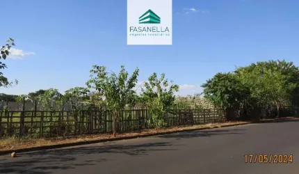 Terreno comercial à venda no Conjunto Habitacional Victório de Santi, Araraquara  por R$ 170.000