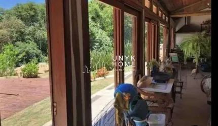 Casa com 4 suítes em Chácara na Cidade de Cotia.
