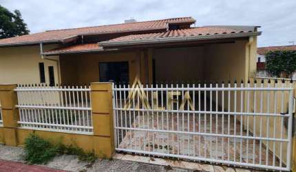 LInda casa na Praia da Armação