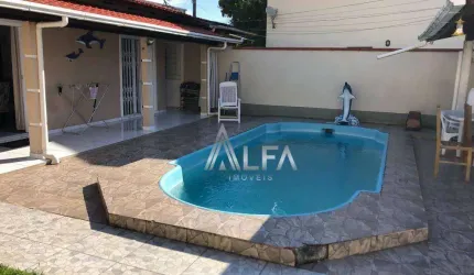 Casa Com piscina e próximo ao mar