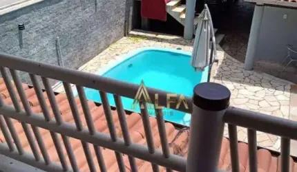 Atenção, Casa com 5 dormitórios e apenas 320 metros do Mar, no centro de Navegantes
