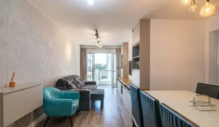 Lindo apartamento reformado com 3 Quartos sendo 1 suíte e Sacada