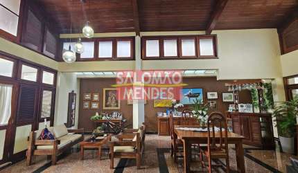 Casa em Condomínio Fechado tipo Chalé.. 02 pisos, 04 vagas, Condomínio Completo.
