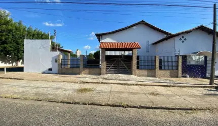Casa Comercial