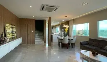 Casa de condomínio 3 suítes Dependência completa