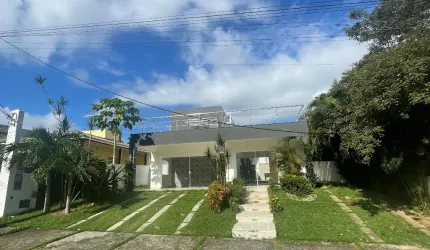 Excelente casa em Alphaville litoral norte 1- 4 suites 6 vagas de garagem