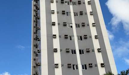 Apartamento no Farol com 02 quartos