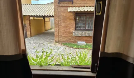 Casa na Barra de São Miguel, com 03 quartos.