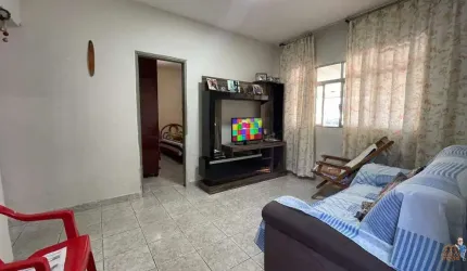 Casa disponível para venda no bairro Rádio Clube, com 3 dormitórios e uma edícula com 1 dormitório.