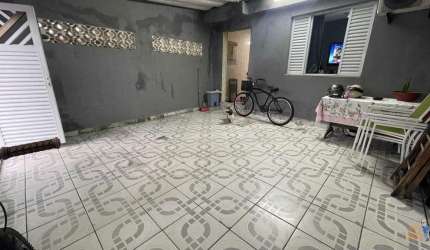 Casa geminada à venda com 2 dormitórios, 2 vagas, no bairro Radio Clube - Santos/SP