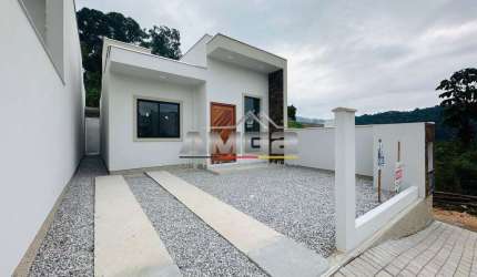 Casa baixa com 3 dormitórios sendo 1 suíte no Poço Fundo em Brusque SC