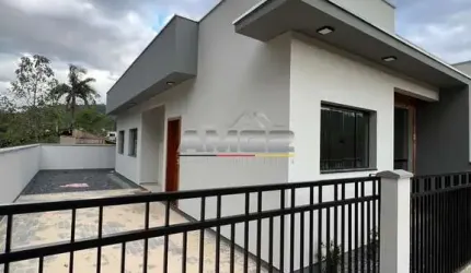 Casa com 2 dormitórios sendo 1 suíte em Guabiruba SC