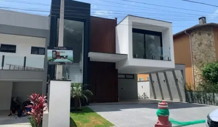 VENDO MAGNÍFICO SOBRADO NO CONDOMÍO ARUÃ.