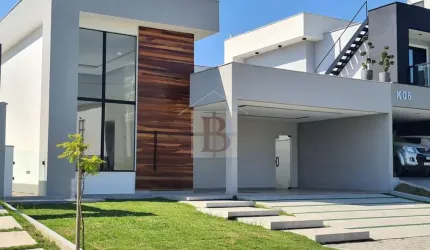 Casa de alto padrão em condomínio com 3 quartos, 3 suítes e 200m² em Maricá-RJ. Agende sua visita agora!