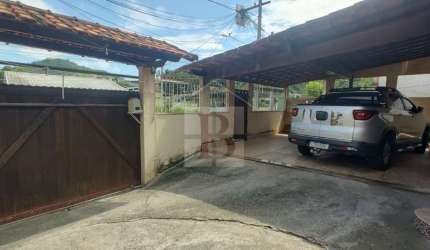Excelente oportunidade! Casa à venda em São Gonçalo-RJ, no bairro Colubande com 3 quartos, 2 suítes, 2 salas, 4 banheiros, 3 vagas de garagem e 200,00 m² de área.