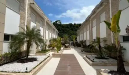Casa no Guarujá com 4 suítes com armários planejados e 4 vagas de garagem
