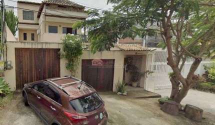 Excelente casa de 5 quartos e 3 suítes com piscina em Camboinhas Niterói
