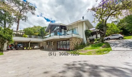 Casa em Condomínio de Luxo na Vila Assunção, Porto Alegre-RS: 3 Quartos, 3 Suítes, 3 Salas, 4 Banheiros, 4 Vagas, 800m².