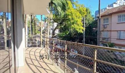 Apartamento de 110m² na Auxiliadora: 2 suítes, 2 salas, 3 banheiros e garagem. Próximo ao Zaffari Bordini. Venha conferir!