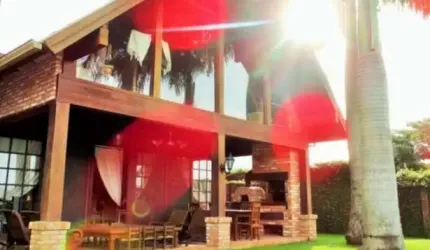 Imóvel de luxo em condomínio com 6 quartos e 4 suítes em Belém Novo, Porto Alegre-RS: 550m², 3 salas, 2 banheiros e 3 vagas.
