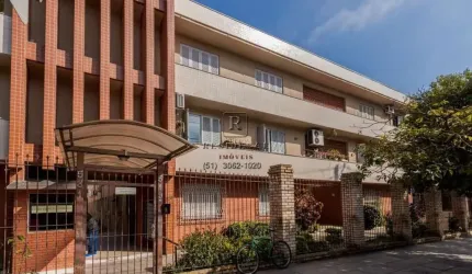 Apartamento semimobiliado e reformado para locação em Porto Alegre-RS, 2 quartos, 2 salas, 1 banheiro, 50,26 m² - Bairro Auxiliadora.