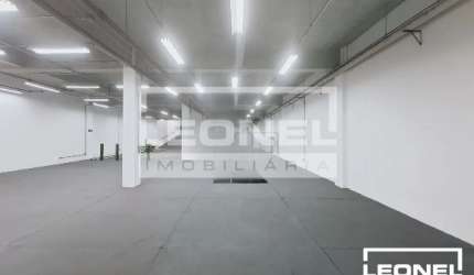 Salão comercial de 1600m² com 06 banheiros para locação - Campos Elíseos