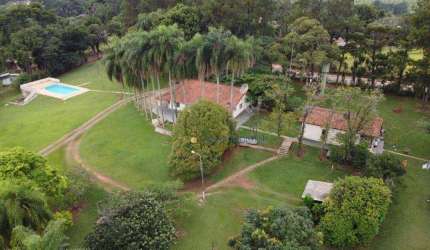 Chácara com 3 suites à venda, com 240m² construída e 12000m² de terreno por R$1.599.000 - Cabreúva/SP