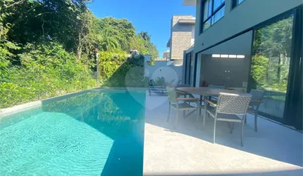 Casa com 6 quartos à venda em Riviera - SP