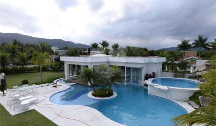 Sobrado com 8 quartos à venda em Jardim Acapulco - SP