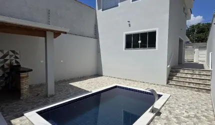 Casa Maravilhosa com Piscina / 3 Banheiros / Nova